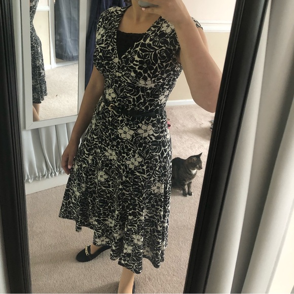 FREE SHIPPING Black and White Stretchy Floral Polyester Midi Dress - Picture 2 of 3